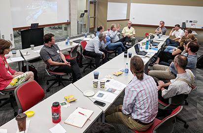 Diskussion zukünftiger Forschungskooperationen und Graduiertenausbildungen in der OSU-Zentralbibliothek. Foto: Sean Downey, 2018