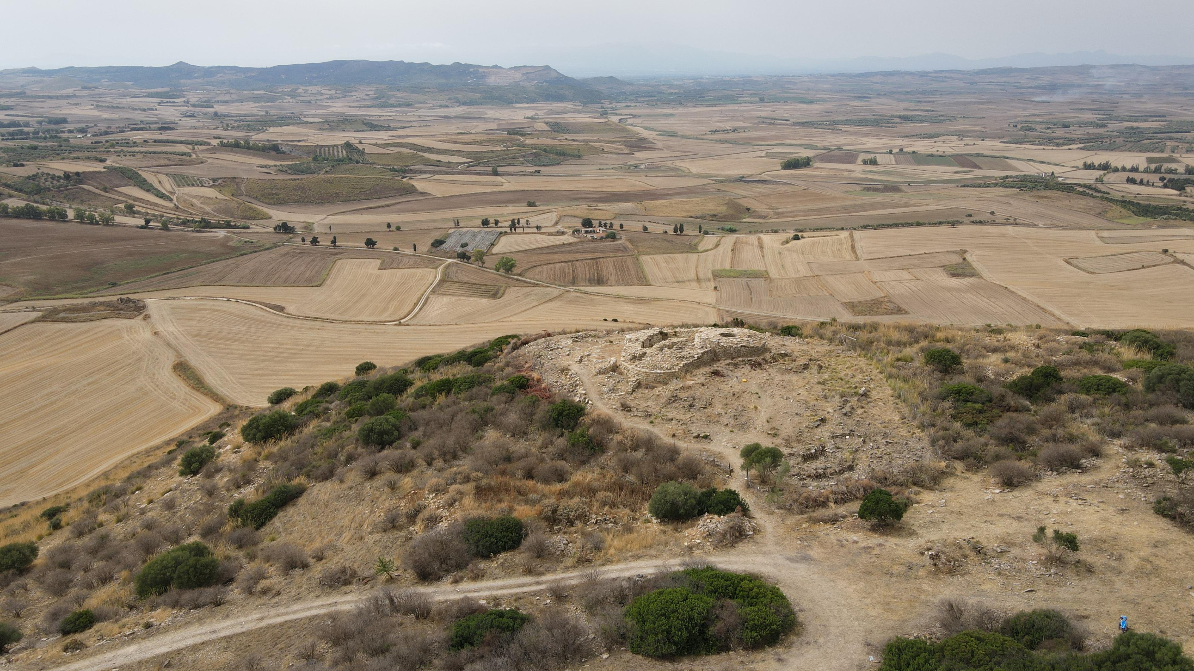 Pressemitteilung: Bronzezeitliche Türme auf Sardinien dienten in der Eisenzeit als religiöse Kultstätten