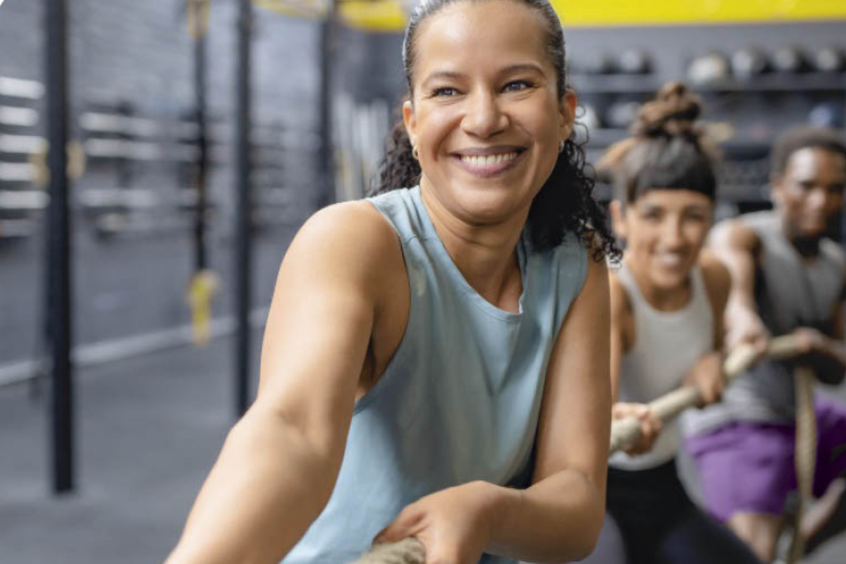 Studierende beim Tauziehen 