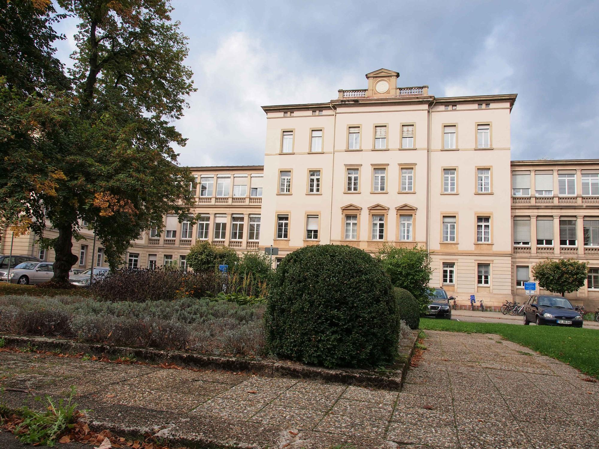 Ansicht des Altbaus des Theologicums, Liebermeisterstraße 12