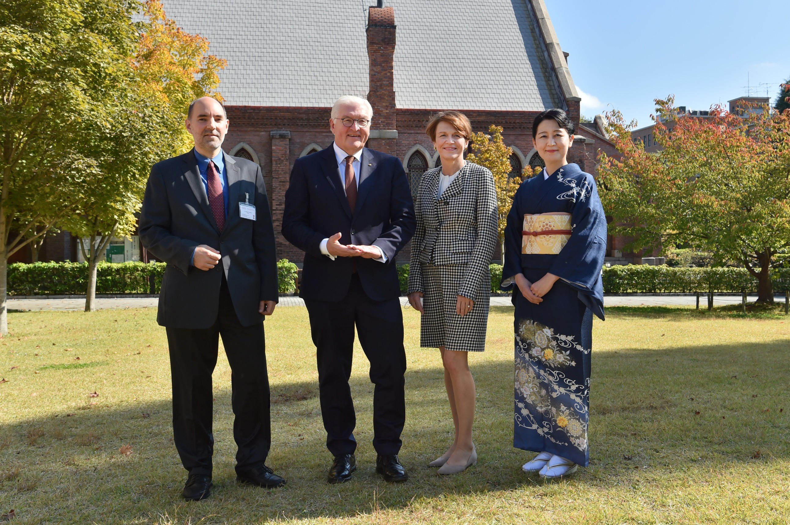 Offizielles Begrüßungsfoto: TCJS-Direktor Wachutka, Bundespräsident Steinmeier, Doshisha-Rektorin Ueki