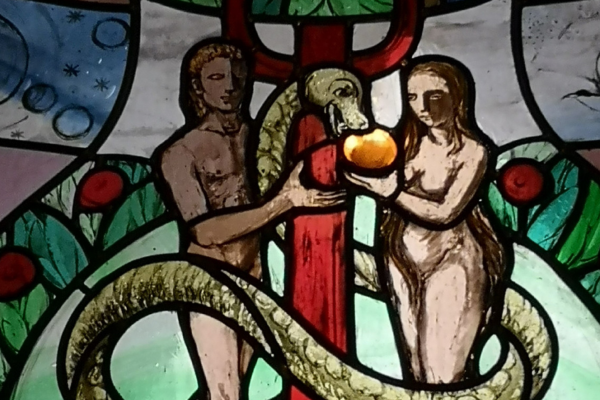 [Translate to Englisch:] Adam und Eva Kirchenfenster