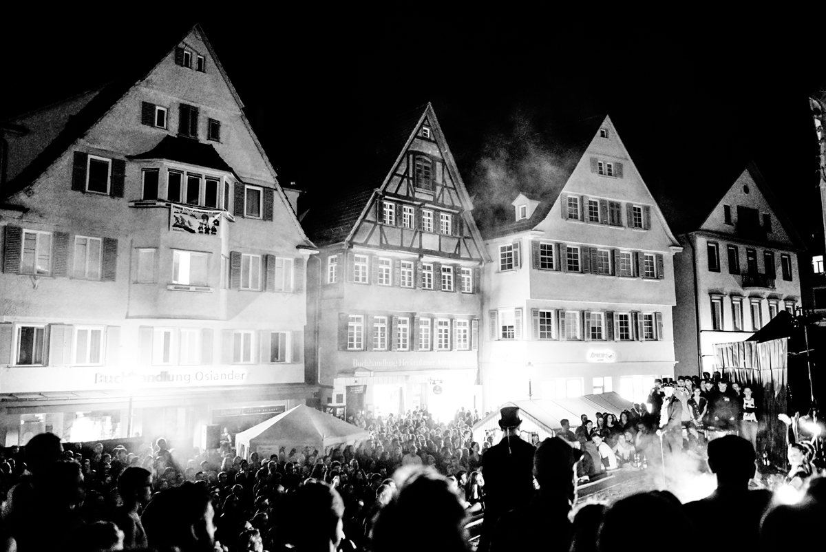 Photo of Tübingen's "Holzmarkt", the center of the old town, during the "Kulturnacht"