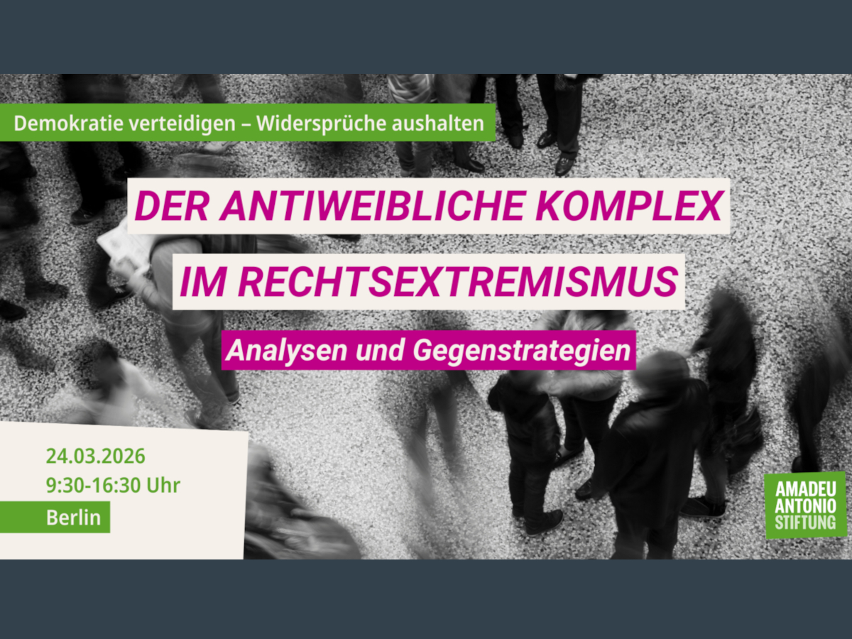 Das Bild hat u.a. den Titel der Veranstaltung als Text im Vordergrund, im Hintergrund sind Menschen in schwarz-weiß und verzerrt dargestellt zu sehen. Text: "Demokratie verteidigen - Widersprüche aushalten. der Antiweibliche Komplex im Rechtsextremismus. Analysen und Gegenstrategien."