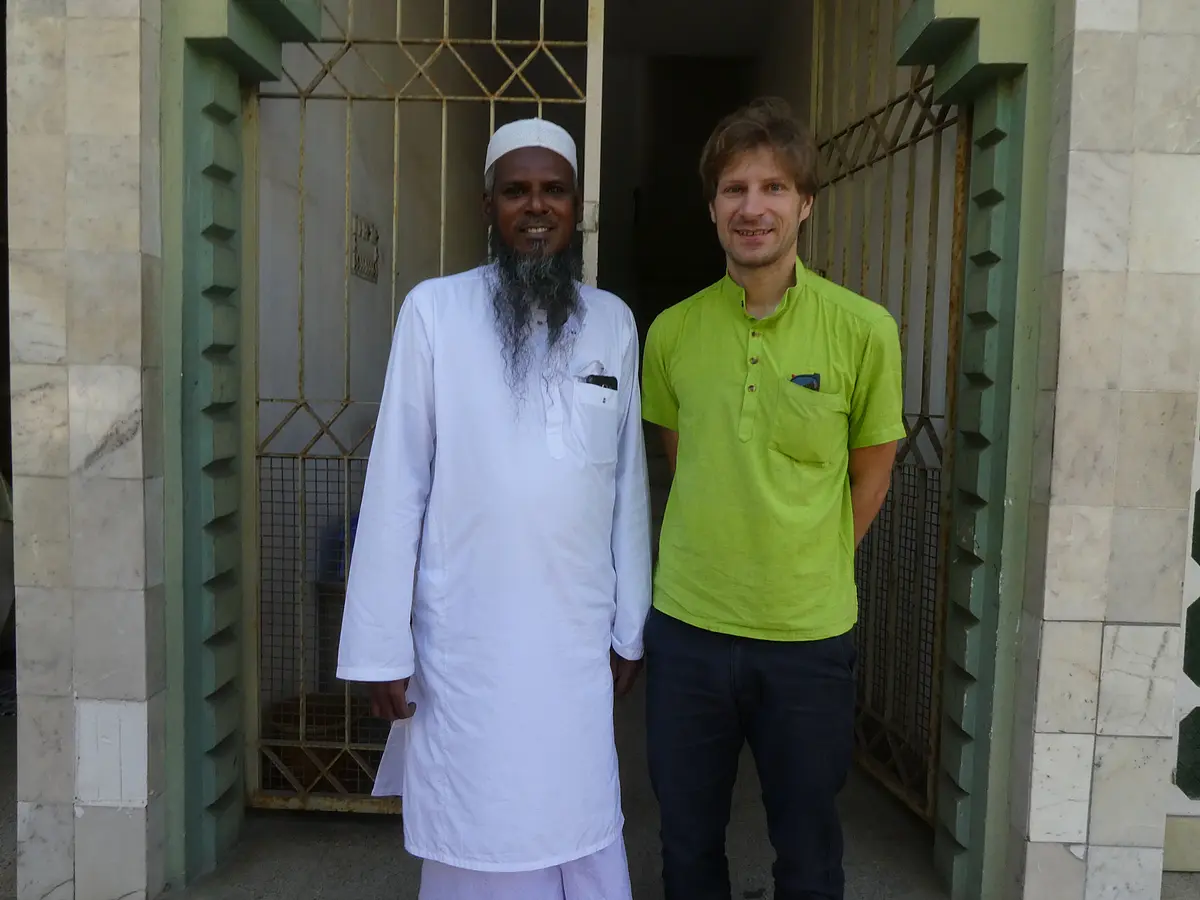 Roman Sieler mit einem muslimischen Artzt der Unani Medizin 