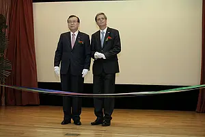 Byoung Chul Kim, Rektor der Korea Universität, (links) und der Rektor der Universität Tübingen, Bernd Engler.
