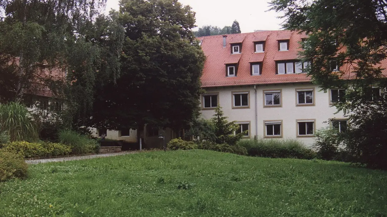 Frontalbild des Instituts 