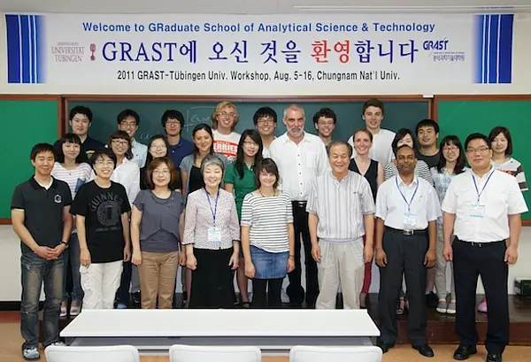 Dozenten und Teilnehmer der Summer School „Advanced Omics Technologies in Bio-Medical Sciences“. Foto: Graduate School of Analytical Science and Technology
