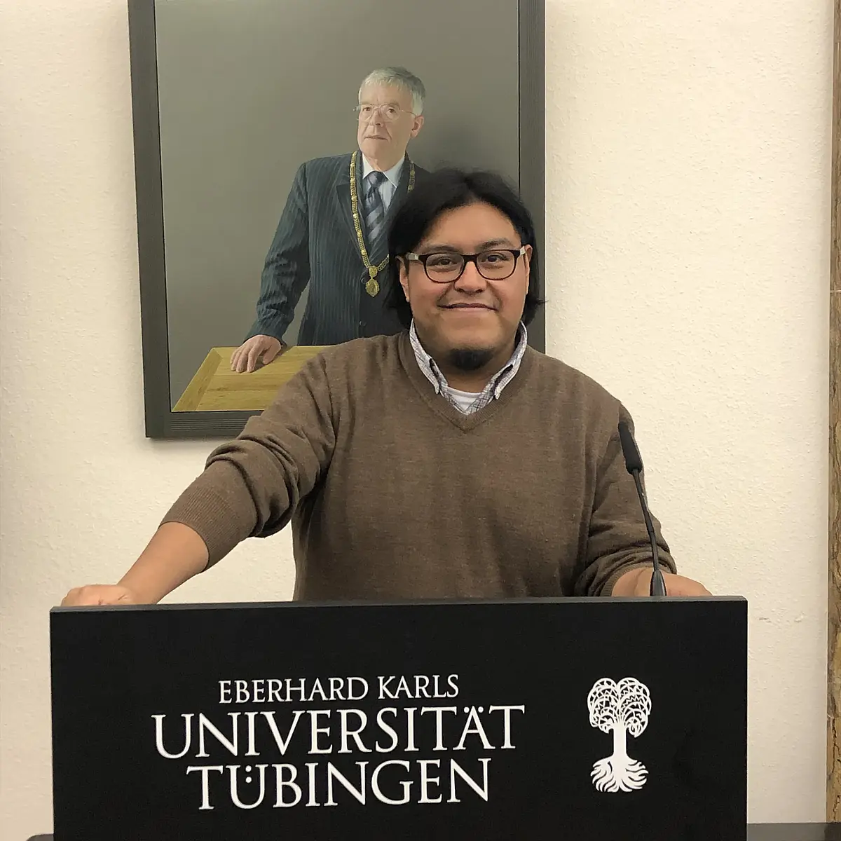 Portrait photo of Carlos Nazario