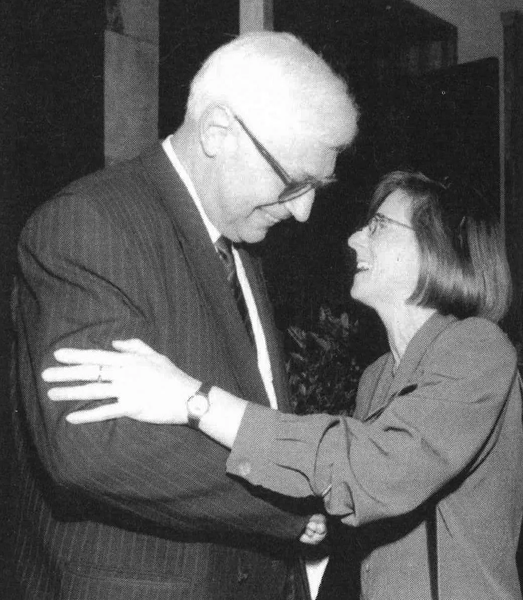 Sabine Fath bei der Verabschiedung von Universitätspräsident Adolf Theis (links) im Sommer 1995.