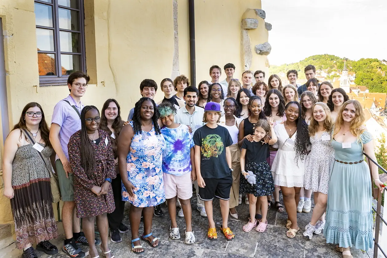 Die Studierenden der Summer School mit ihren „Buddys“ –Studierende aus Tübingen, die ihnen während der vier Wochen zur Seite stehen und auch die Freizeit mitgestalten. 