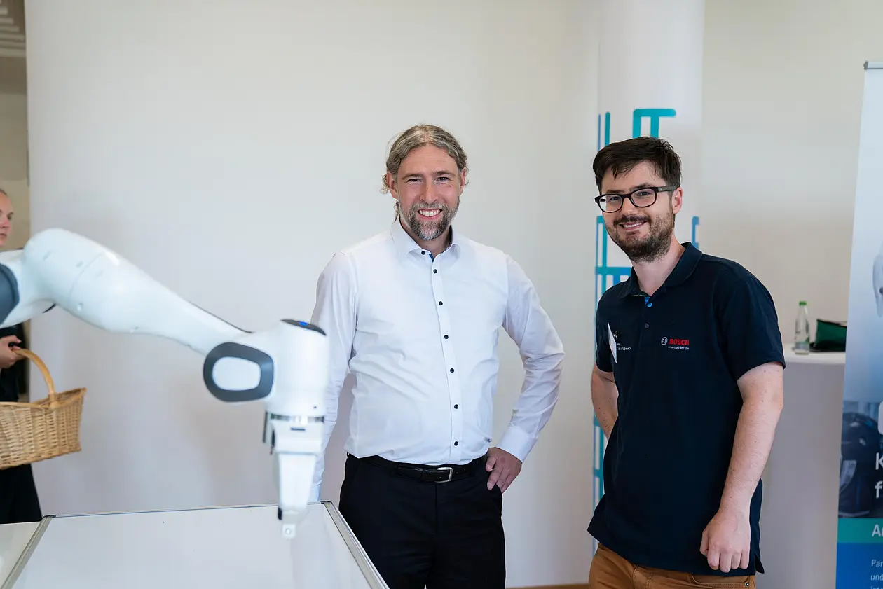 Dr. Björn Andres und Prof. Gerhard Neumann forschen im Rahmen der Industry on Campus-Professuren.