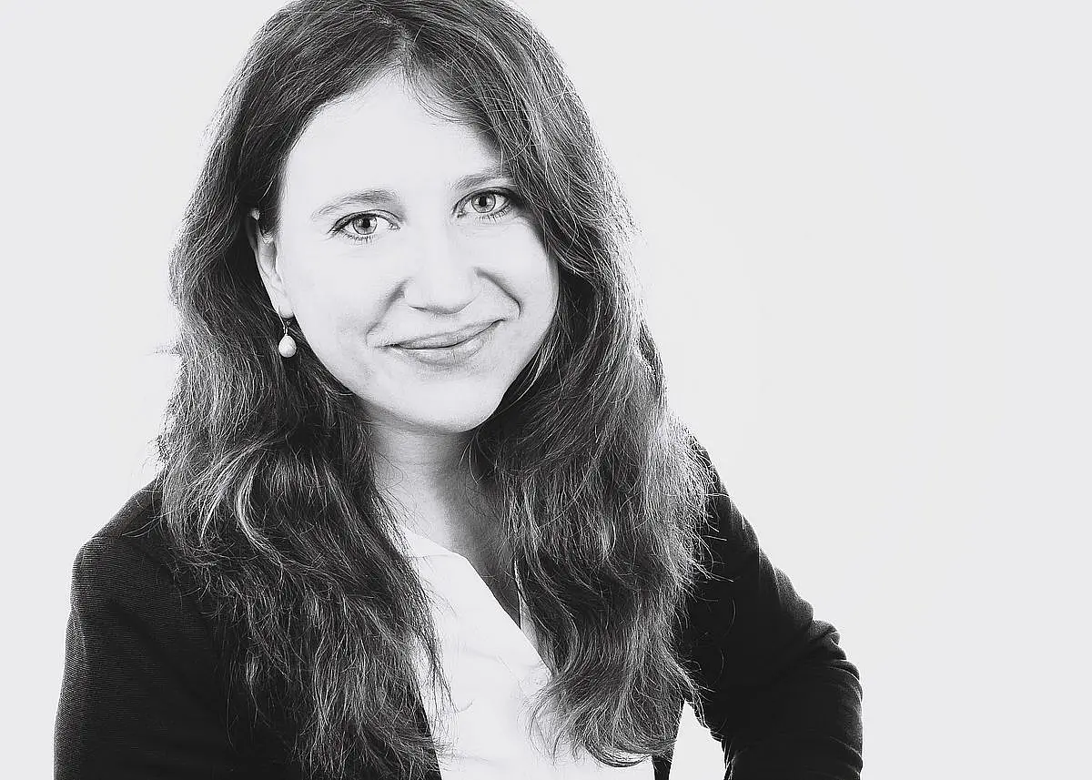 Porträt Dr. Davina Höll