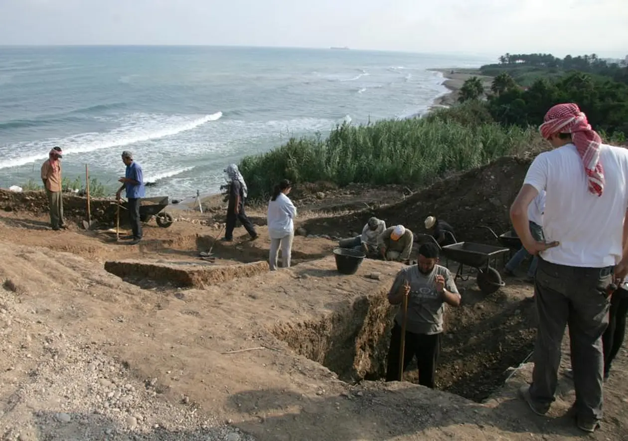 Freilegung des Palastes in Tell el-Burak, südlich von Sidon im Libanon