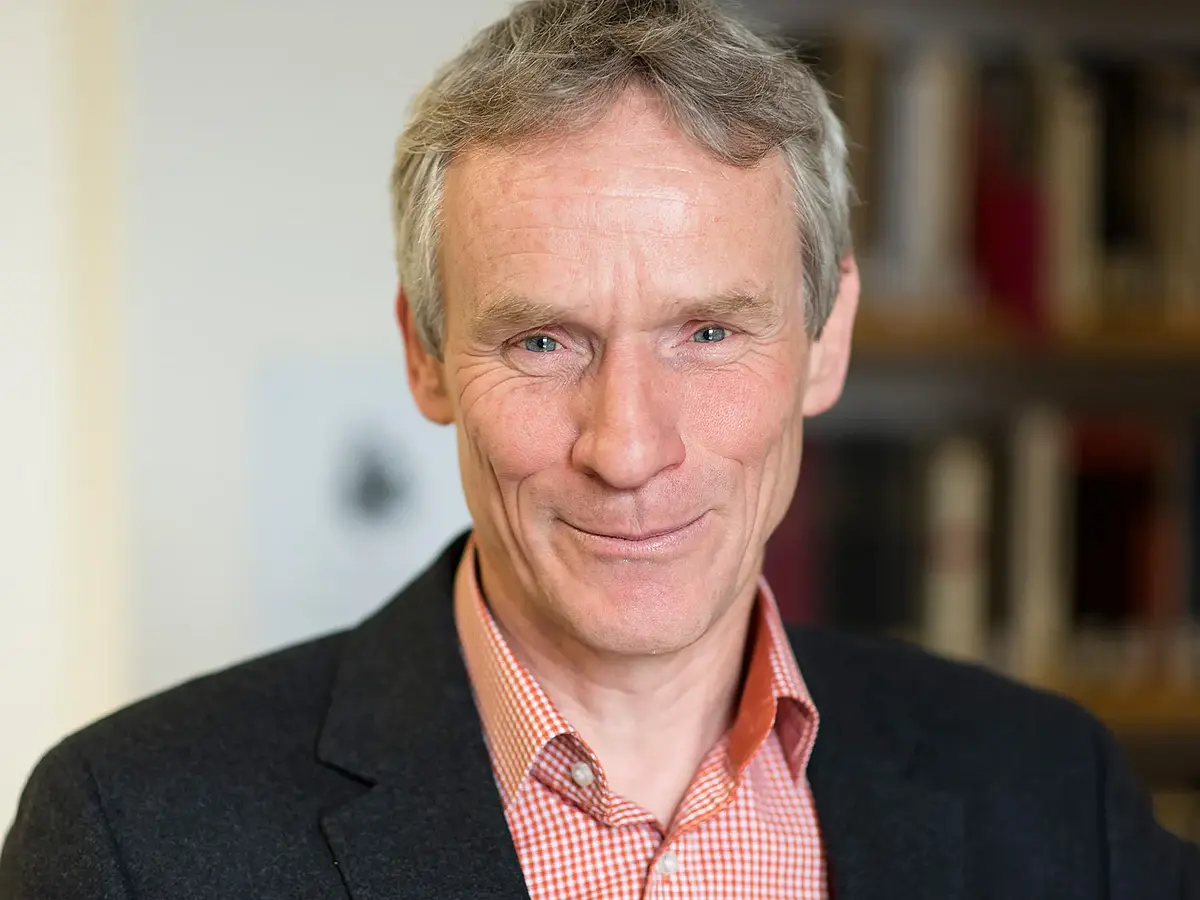 Portraitfoto von Prof. Ewald Frie