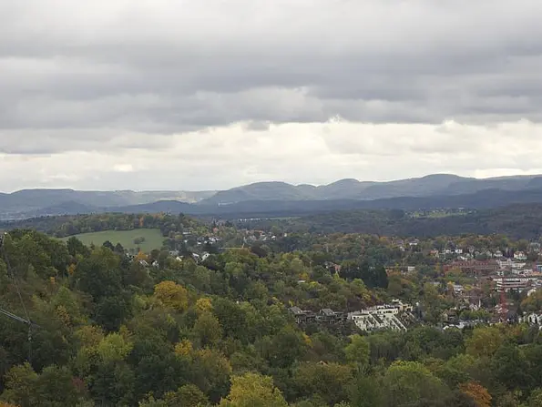 Blick aus dem 6. Stock des D-Baus auf die Schwäbische Alb.