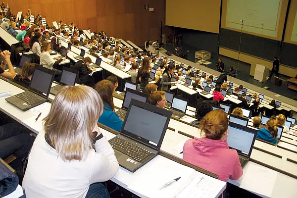 Online-Klausur im Hörsaal N7 auf der Morgenstelle. Foto: Universitätsbibliothek