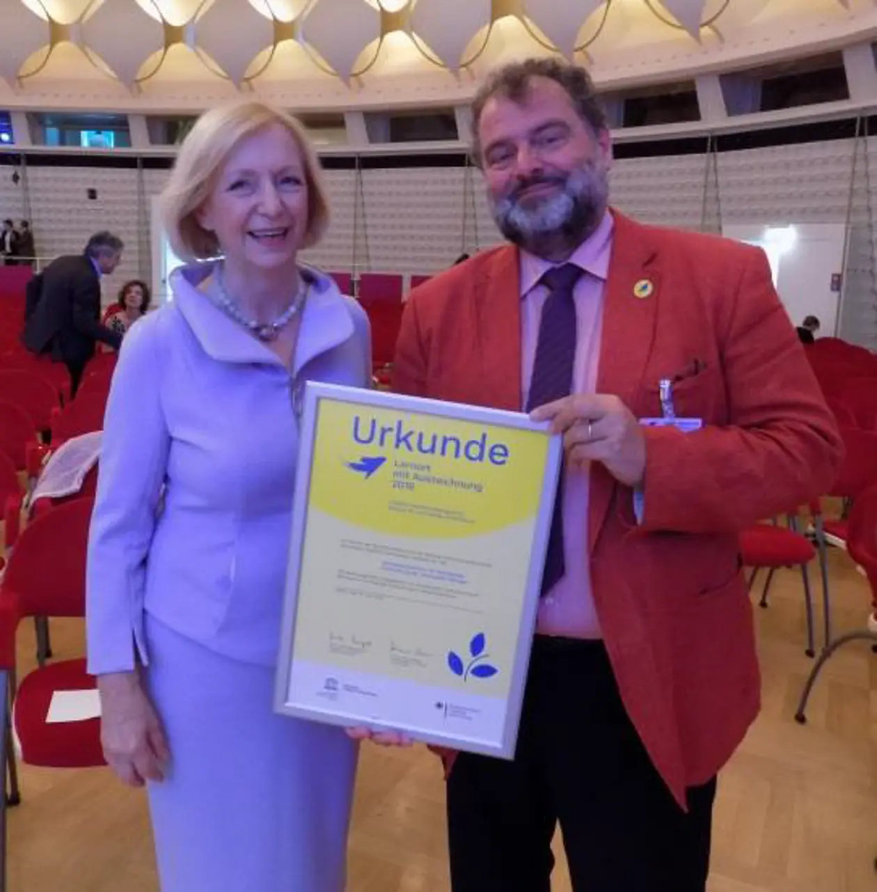 Bundeswissenschaftsministerin Prof. Johanna Wanka und Prof. Thomas Potthast, Kompetenzzentrum für Nachhaltige Entwicklung. Copyright: Thomas Potthast