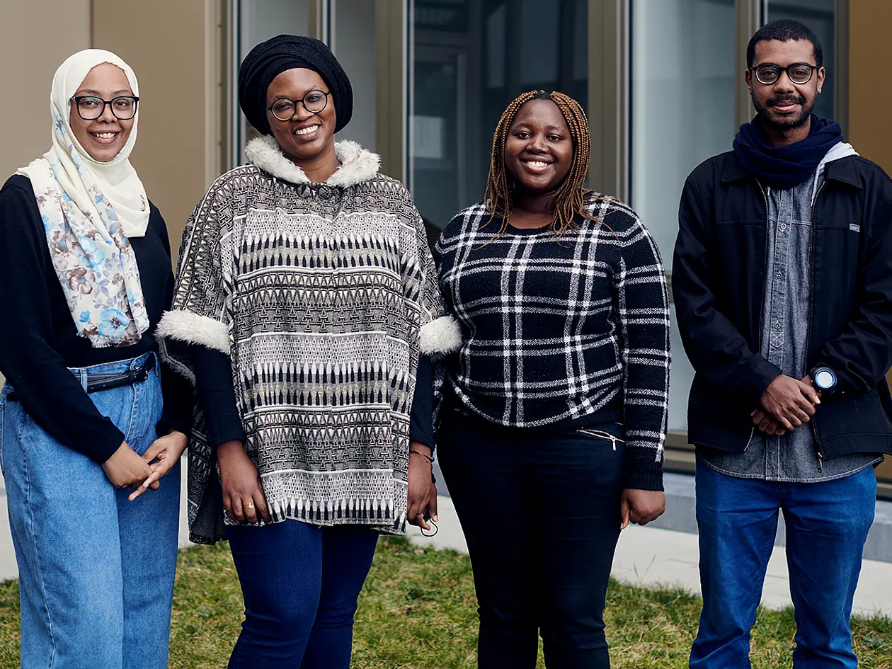 Foto von vier der AIMS-Stipendiaten: Wafaa Mohammed, Tshenolo Thato Daumas, Bolaji Bamiro, Faisal Mohamed