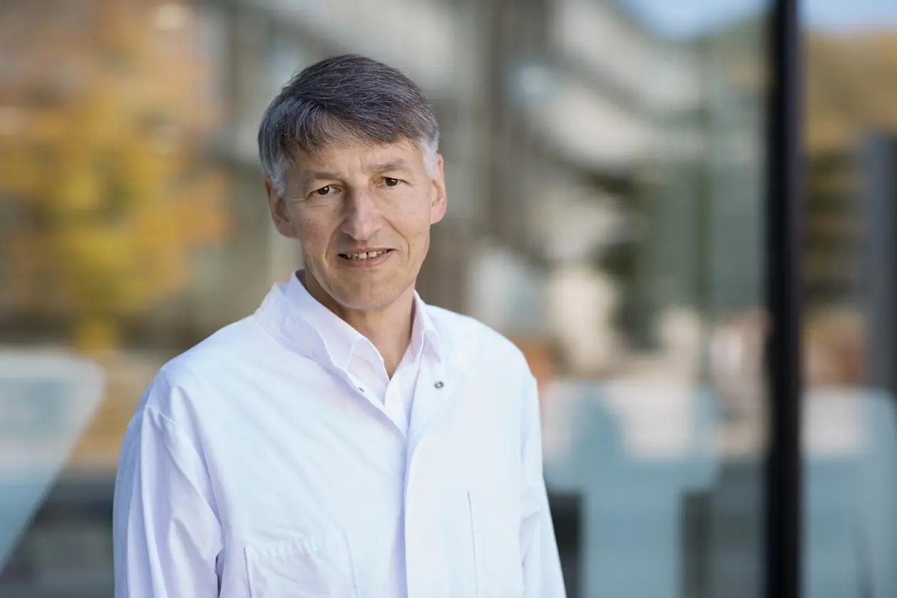 Studienleiter Professor Dr. Ludger Schöls