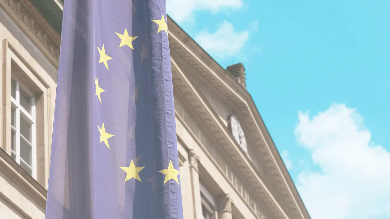 Europaflagge vor der Neuen Aula