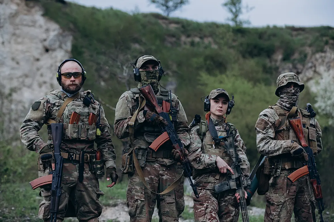 Ukrainische Soldaten, eine davon wird weiblich gelesen