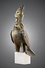 Falke, Bronze, ca. 664–332 v. Chr., © IANES, Abt. für Ägyptologie, Universität Tübingen, Foto: Th. Zachmann