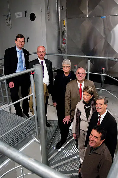 Von links nach rechts: Dr. Andreas Rothfuß (Kanzler der Universität Tübingen), Prof. Dr. Peter Frankenberg (Minister für Wissenschaft, Forschung und Kunst Baden-Württemberg), Johanna Lichy, Werner Pfisterer, (beide Arbeitskreis für Wissenschaft, For
