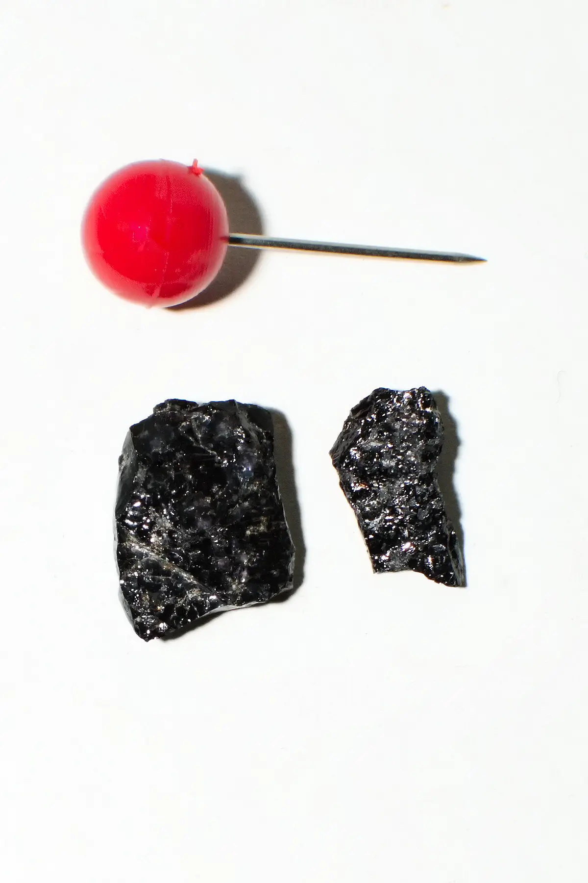 Picture of volcanic glas from the Mid-Atlantic Ridge. 