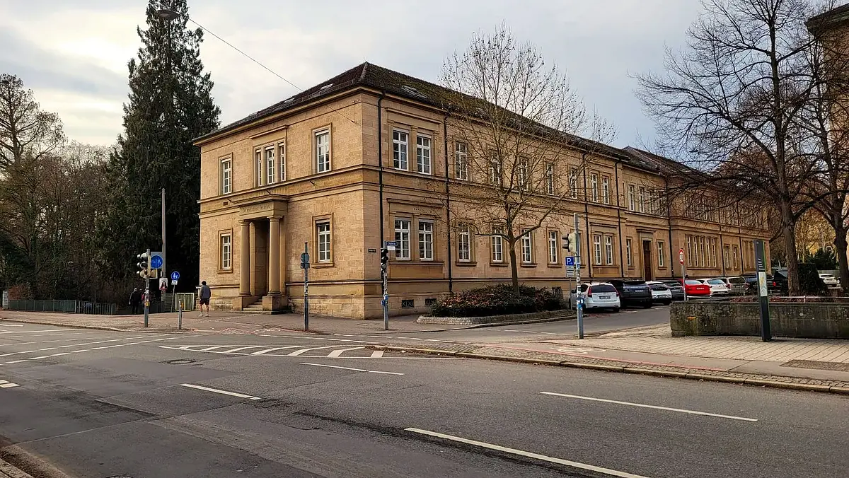 Foto der Alten Botanik, dem Gebäude, in welchem sich die Graduiertenakademie befindet.
