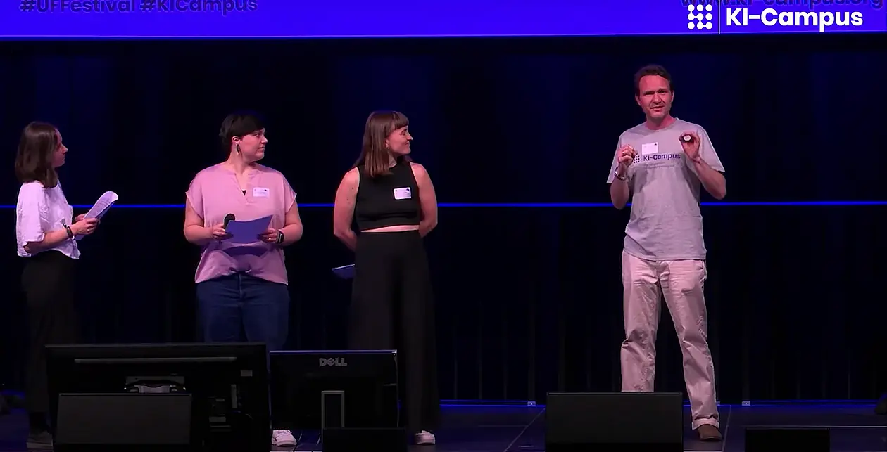 Dieses Bild zeigt ein Thumbnail für einen Videovortrag von Stefan Göllner auf der KI-Campus-Stage. Dieser Text funktioniert als Link zum Video.