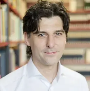 Portrait photo of Boris Nieswand