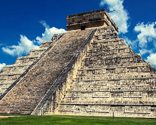 [Translate to Englisch:] Pyramide in Mexiko