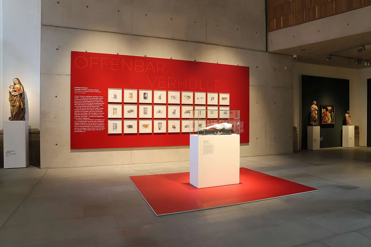 Objekte des Künstlerpaars Christo und Jeanne-Claude im Diözesanmuseum Rottenburg