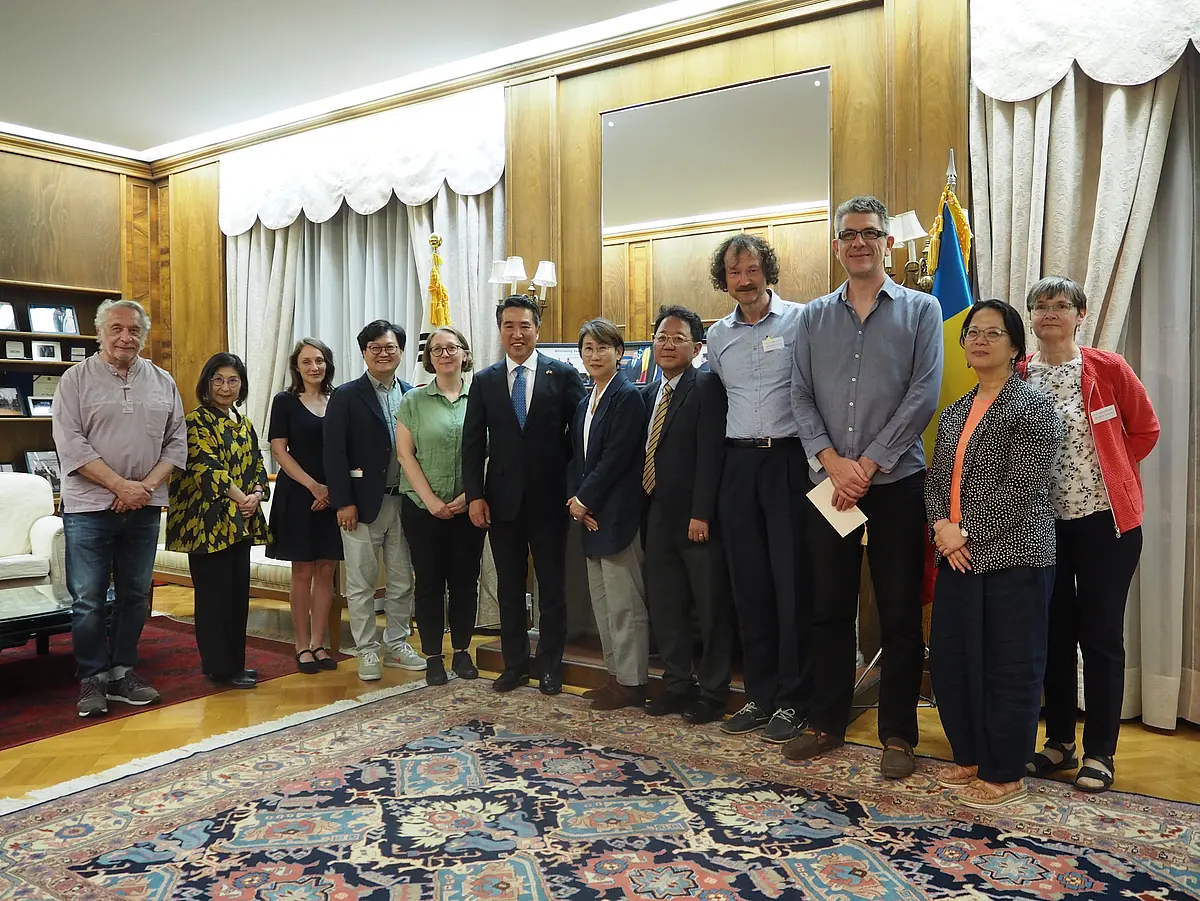 Mitglieder des Konsortiums in der Koreanistik beim Empfang in der Residenz des südkoreanischen Botschafters
