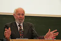 Ernst Ulrich von Weizsäcker sprach im Anschluss an die Preisverleihung im Rahmen der „Sustainability Lecture“ zum Thema „Was schulden die Alten den Jungen?“ über Generationengerechtigkeit. Foto: Friedhelm Albrecht/Universität Tübingen