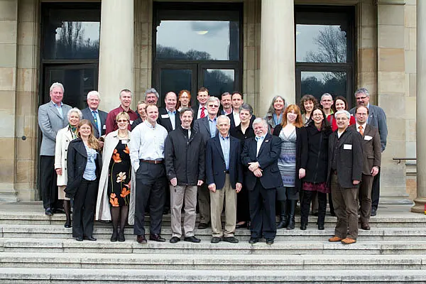 Auf dem Foto, untere Stufe (1. Reihe): Verena Bremer (Konstanz), Brigitte Baur (Ulm), Andy Shaw, Bill Wyatt, Randy Miller, Tom Hughes, Donato Tangredi; mittlere Reihe: Gerlinde Markert, Kirsten Sonnenschein, Thomas Imeson, Sandy McDonough, Melissa Abel, B
