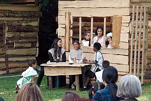 Was die Kinder während der zwei Wochen im Pfingstcamp gelernt haben, konnten sie bei ihrer Theateraufführung vorzeigen. Foto: Maria Junger