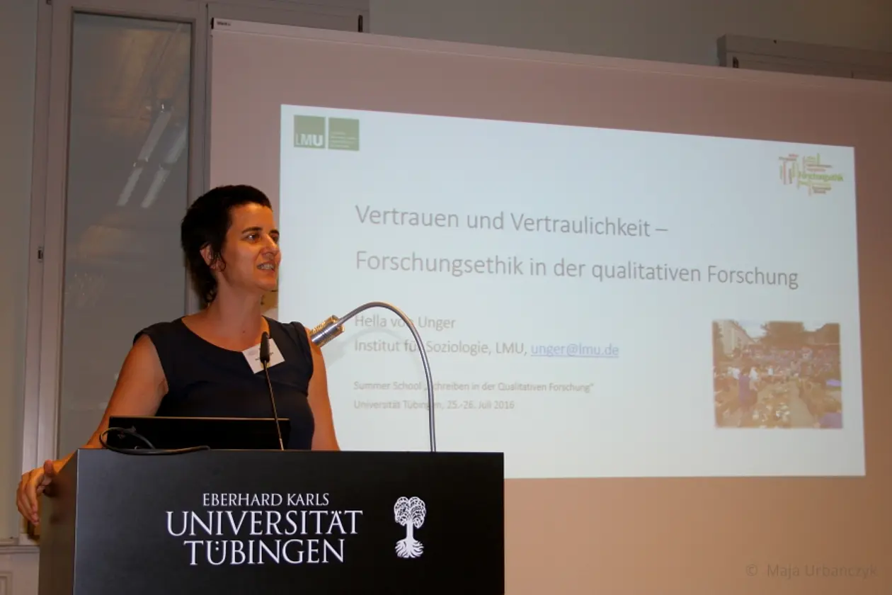 Prof. Dr. Hella von Unger von der LMU München hielt den Keynote-Vortrag zum Thema „Vertrauen und Vertraulichkeit – Forschungsethik in der qualitativen Forschung“. Foto: Maja Urbanczyk.