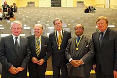 Alvin Sold, Valdo Lehari jun., Rektor Professor Dr. Bernd Engler, Dr. Asfa-Wossen Asserate, Professor Dr. Karl-Josef Kuschel (von links nach rechts)