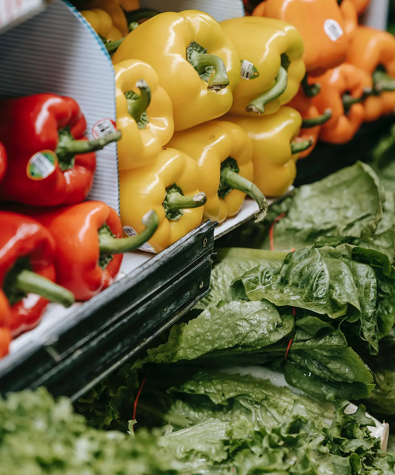 Vegetable tray in a food bank