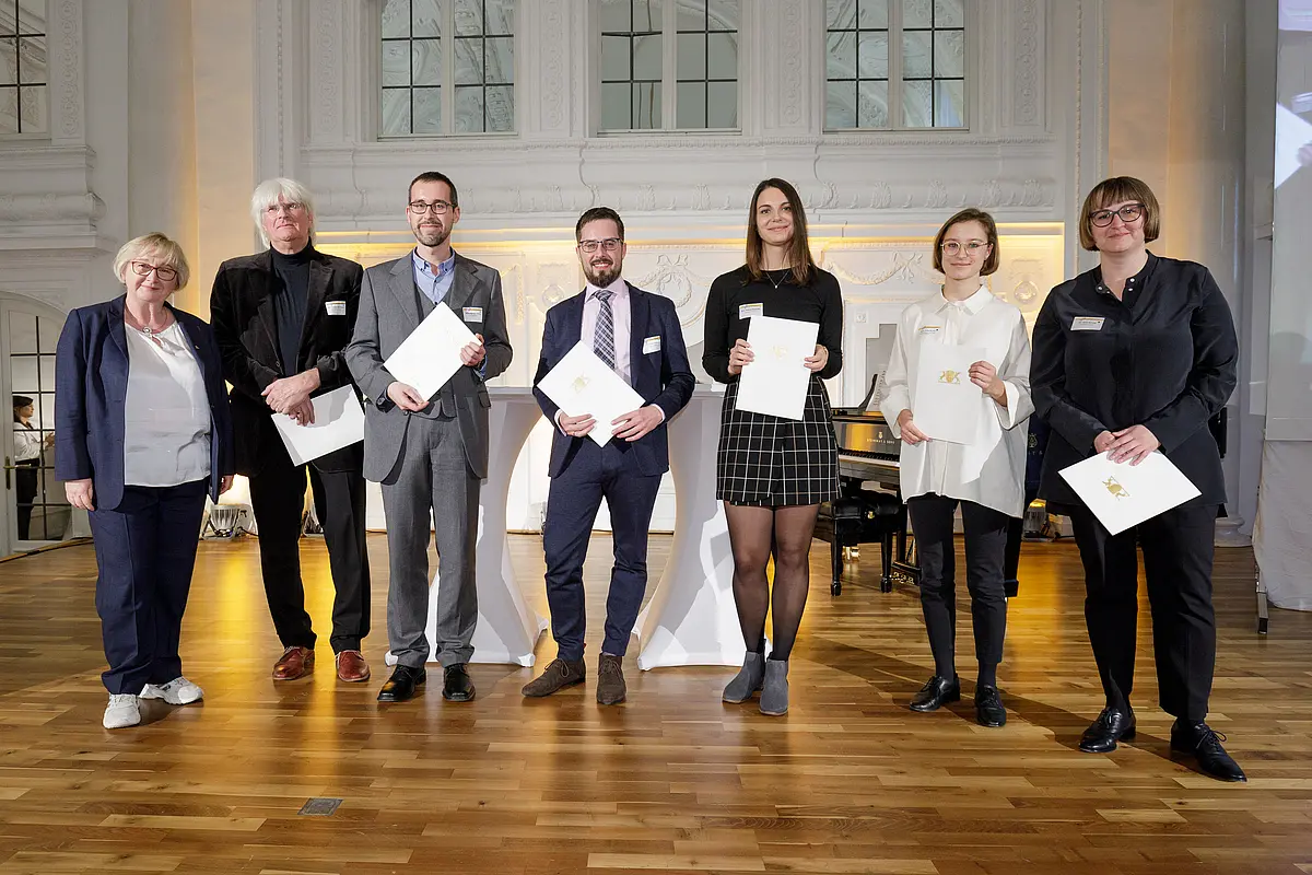 Ministerin Theresia Bauer, Thomas Nielebock, Ingo Henneberg, Alexander Kobusch, Natalie Pawlowski, Julia Gurol und Gabi Schlag (von links nach rechts).