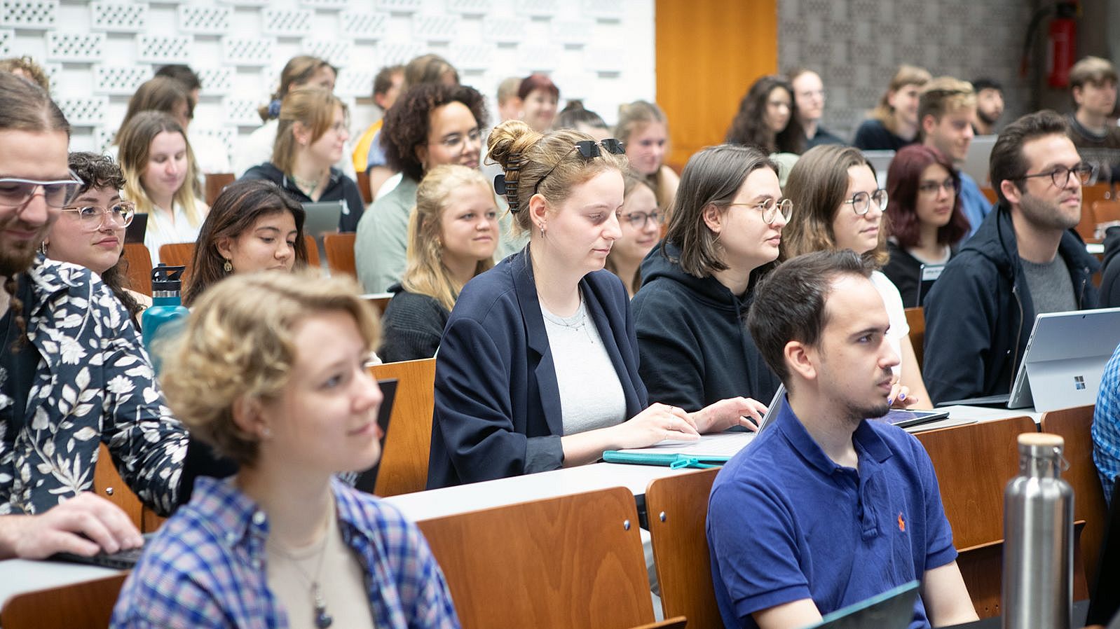 Studierende im Hörsaal während einer Vorlesung