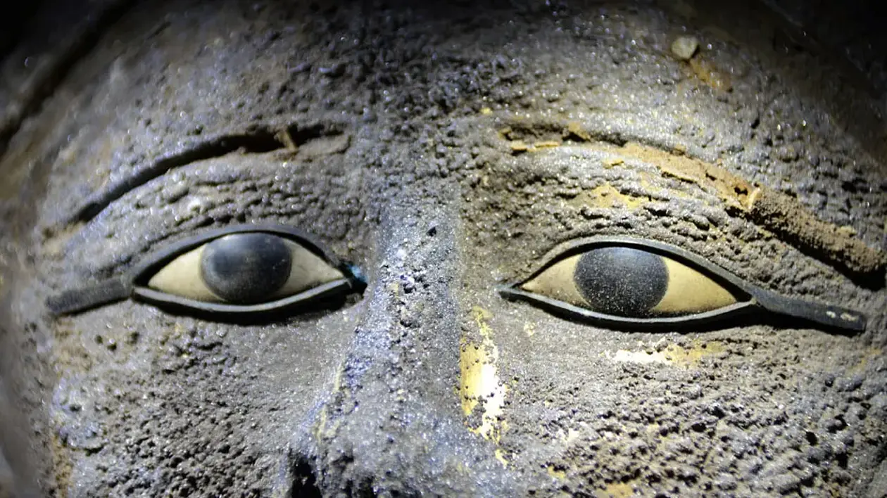 Caption: The Saqqara Mask of the Second Priest of Mut and Priest of Niut-shaes, details of eye inlay. Photo by University of Tübingen, Ramadan B. Hussein.