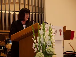 Prorektorin Professor Karin Amos begrüßte die neuen Studierenden.