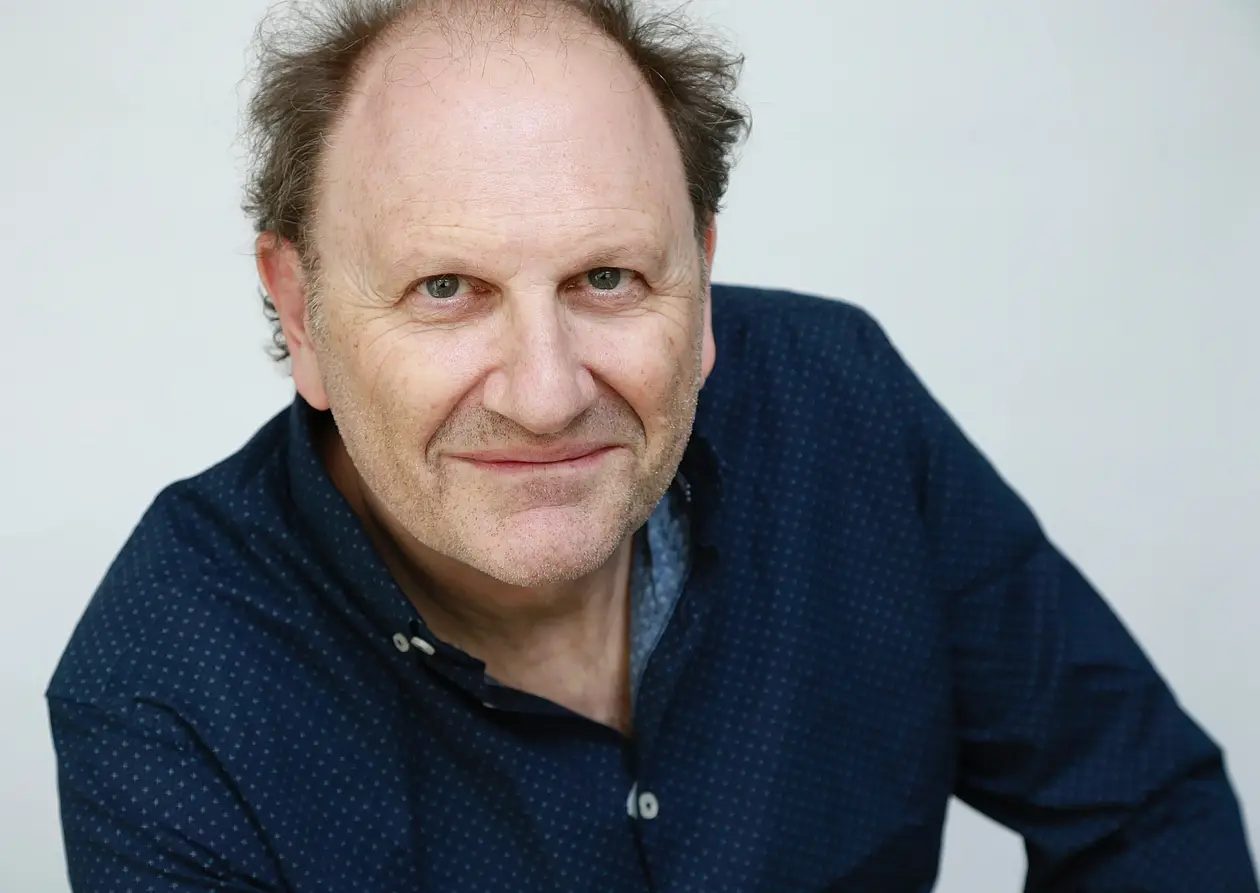 Portraitfoto des Regisseurs Douglas Wolfsperger 