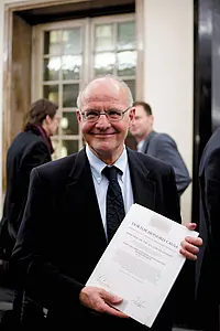 Neuer Ehrendoktor der Wirtschafts- und Sozialwissenschaftlichen Fakultät der Universität Tübingen: der Bildungsforscher Professor Dr. Drs. h.c. Jürgen Baumert. Fotos: Jan Münster