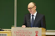 Eberhard Stilz bei seiner Antrittsrede als Präsident der Stiftung Weltethos. Fotos: Friedhelm Albrecht/Universität Tübingen.