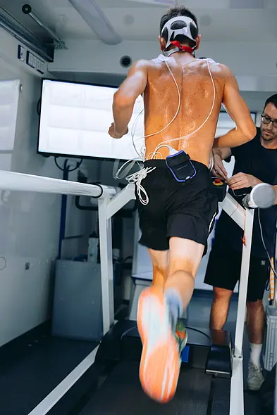 Auf dem Laufband im Mobile Activity Lab.
