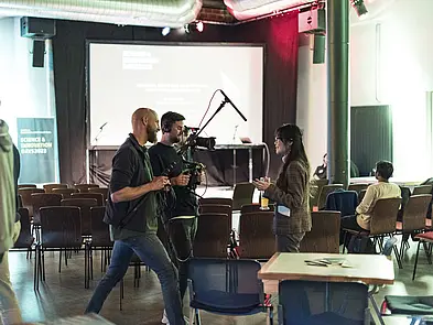 Person im Interview